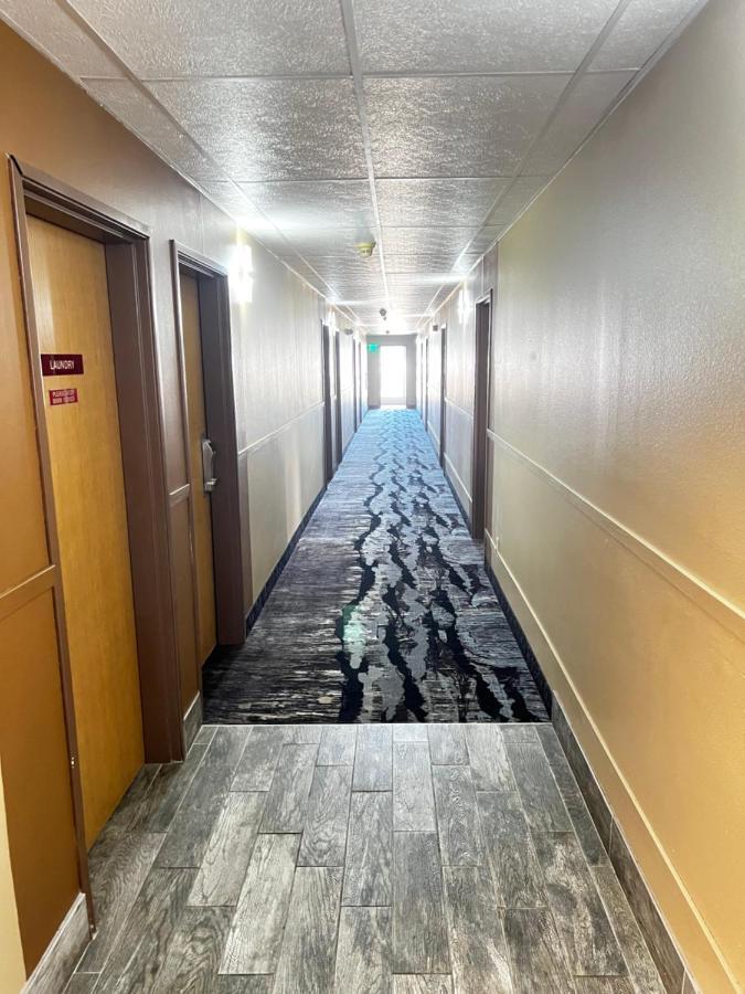 Designer Inn And Suites Toledo Екстериор снимка