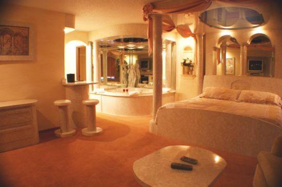 Designer Inn And Suites Toledo Екстериор снимка